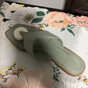 Women sandals never been use